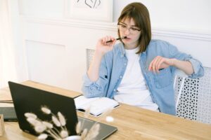 Consejos para encargar tu TFG sin ser estafado